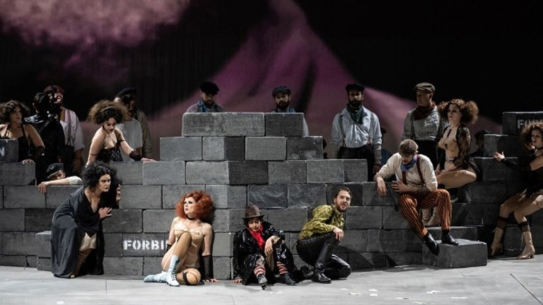 Η Εθνική Λυρική Σκηνή παρουσιάζει την εμβληματική όπερα «Η άνοδος και η πτώση της πόλης Μαχαγκόννυ»