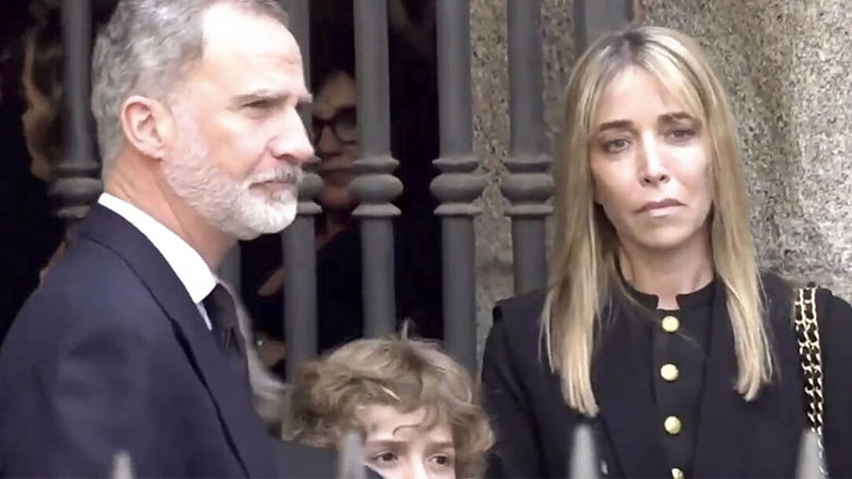 Νάντια Χαλαμανδάρη: Στο μνημόσυνο του πρίγκιπα Φερνάντο – Η πρώτη κοινή εμφάνιση του βασιλιά Φελίπε με τον Χουάν Κάρλος