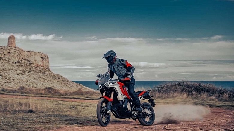 Η Enduro Veloce της MV Agusta είναι μια ADV για ράλι