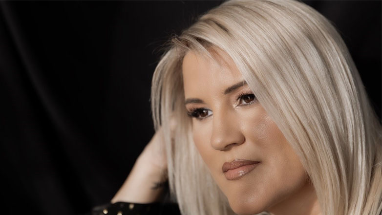 «Θα γίνω ο άγγελός σου» τραγουδά η Έλενα Σέιντο