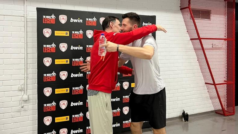 Μπαρτζώκας για τη φωτογραφία με τον Πίτερς: «Το κάναμε για να γελάσουμε με τον Άλεκ»