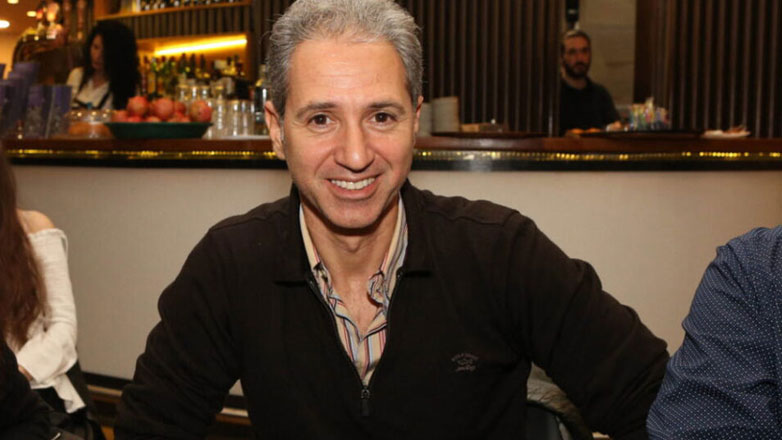 Δημήτρης Κόκοτας: Διασωληνωμένος για 15η μέρα ο τραγουδιστής – Τι λένε οι ειδικοί;