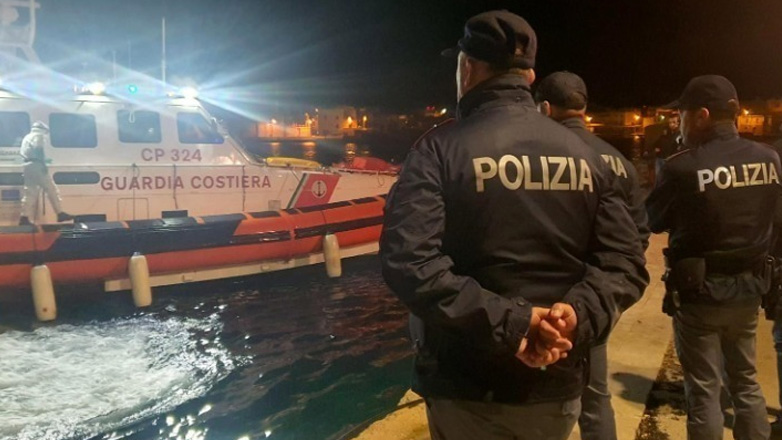 Τουλάχιστον οκτώ μετανάστες νεκροί σε ναυάγιο ανοιχτά της Λαμπεντούζα