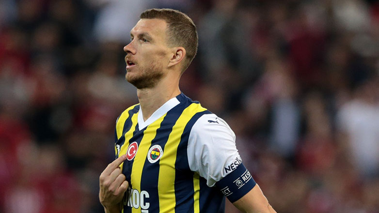 Οι Τούρκοι αποθεώνουν τον Τζέκο για την τουρκική σημαία