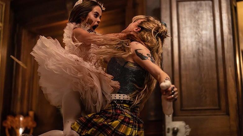 «Αμπιγκέϊλ»: Μία αιμοδιψής νέα εκδοχή του βαμπιρικού είδους που κόβει την ανάσα