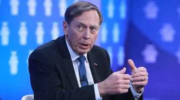 Πετρέους: Η Ρωσία δεν θα σταματήσει στην Ουκρανία – Μολδαβία και ίσως η Λιθουανία οι επόμενες