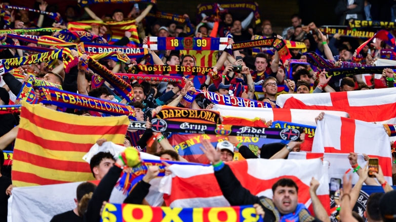 UEFA: Έρευνα για ναζιστικούς χαιρετισμούς και ρατσιστικές συμπεριφορές οπαδών της Μπαρτσελόνα