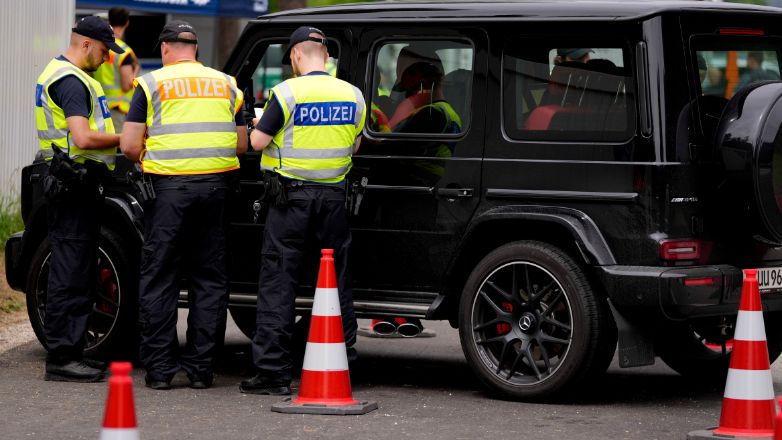 Γερμανία: Συνελήφθησαν τρεις έφηβοι ισλαμιστές που σχεδίαζαν τρομοκρατικές επιθέσεις σε ναούς