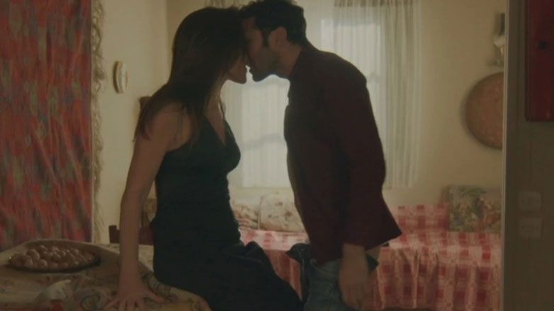 Η Παραλία: Η ερωτική σκηνή της Μαρίας Ναυπλιώτου και του Δημήτρη Μοθωναίου στη σειρά της ΕΡΤ