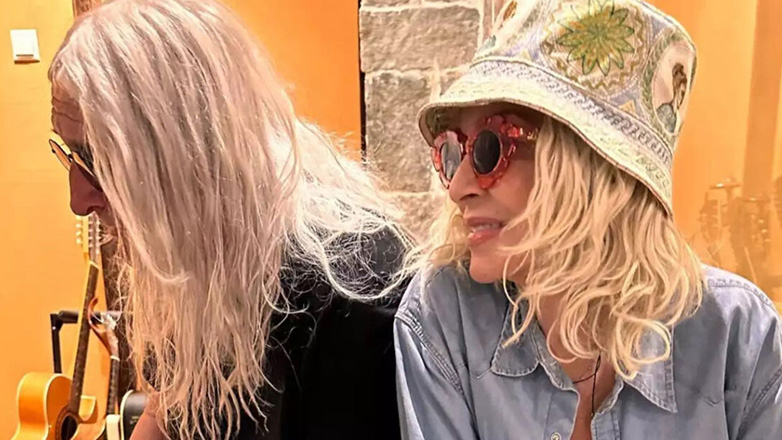 Άννα Βίσση: Ποζάρει με τον 2 ετών γιο του Νίκου Καρβέλα και αποκαλύπτει το όνομά του!