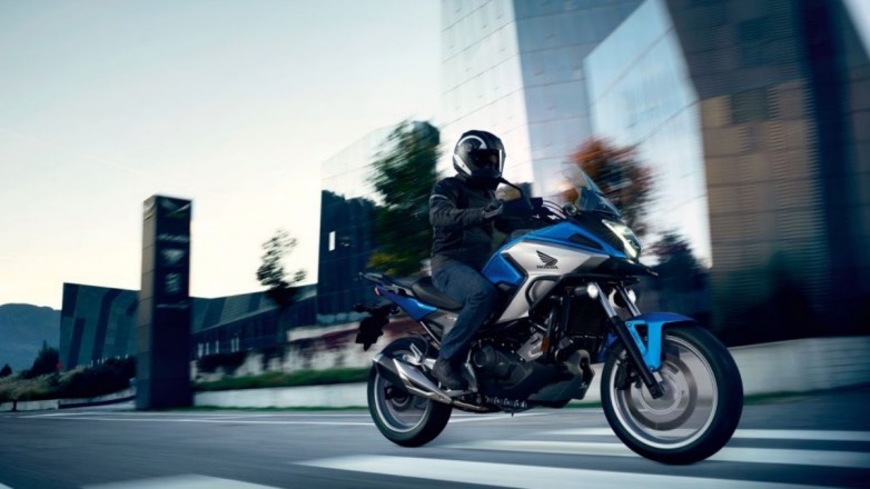 Η Honda με υβριδική μοτοσυκλέτα αντιμετωπίζει την Kawasaki