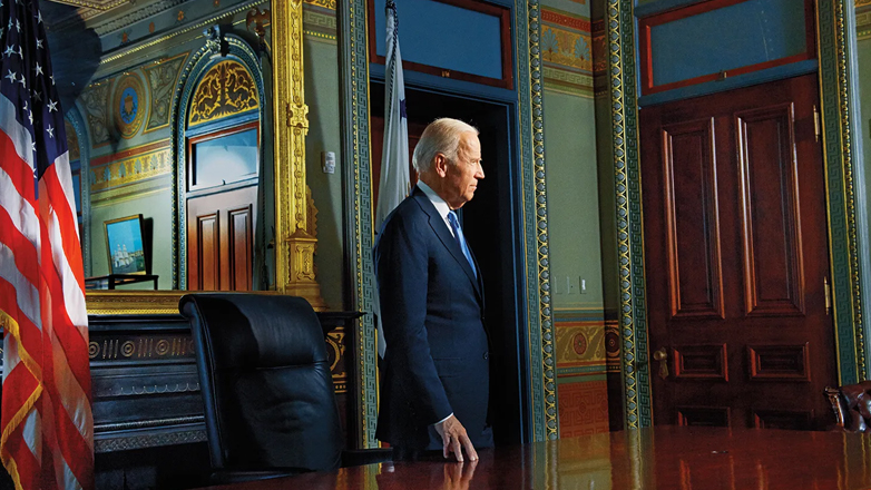 Δεν παύεται τελικά ο υπουργός της κυβέρνησης Μπάιντεν που είναι αρμόδιος για τη μετανάστευση