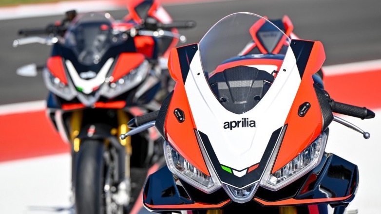 Aprilia RSV4 Factory και Tuono V4 Factory SE-09 SBK: ντεμπούτο στο Τέξας