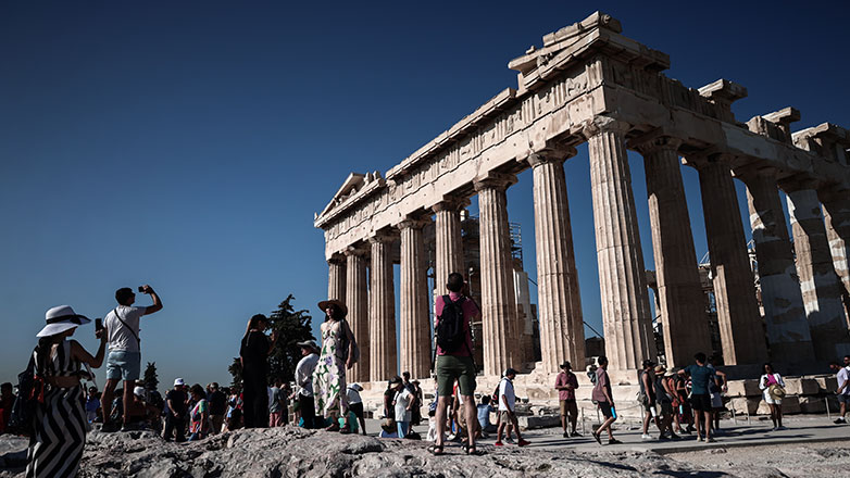 Guardian: Oργή για τις ιδιωτικές περιηγήσεις 5.000 ευρώ στην Ακρόπολη – «Είναι ελιτίστικο»