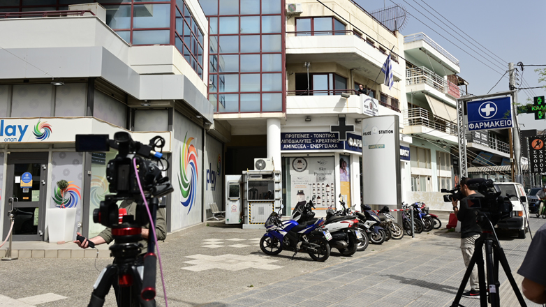 Άγιοι Ανάργυροι: Η στιγμή της μεταφοράς του 36χρονου στις φυλακές Κορυδαλλού