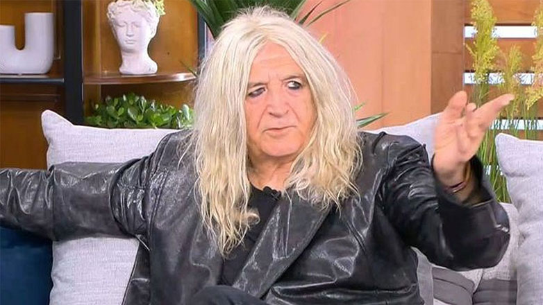 Νίκος Καρβέλας: «Δεν έχω λεφτά καθόλου. Ποτέ δεν είχα, δεν με ενδιέφεραν»