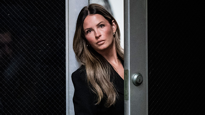 Ποια δίκη Τραμπ; Όλοι κοιτούσαν την εντυπωσιακή συνοδό του