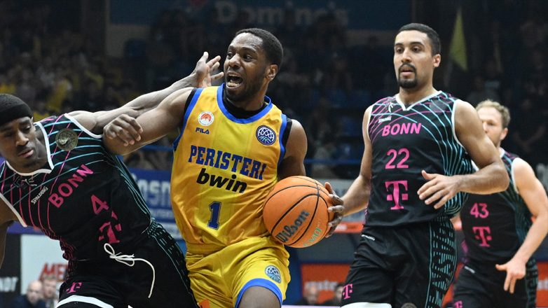 Ιστορική πρόκριση για το Περιστέρι – Nίκησε 89-77 τη Βόννη και πέρασε στο φάιναλ φορ του Basketball Champions League!