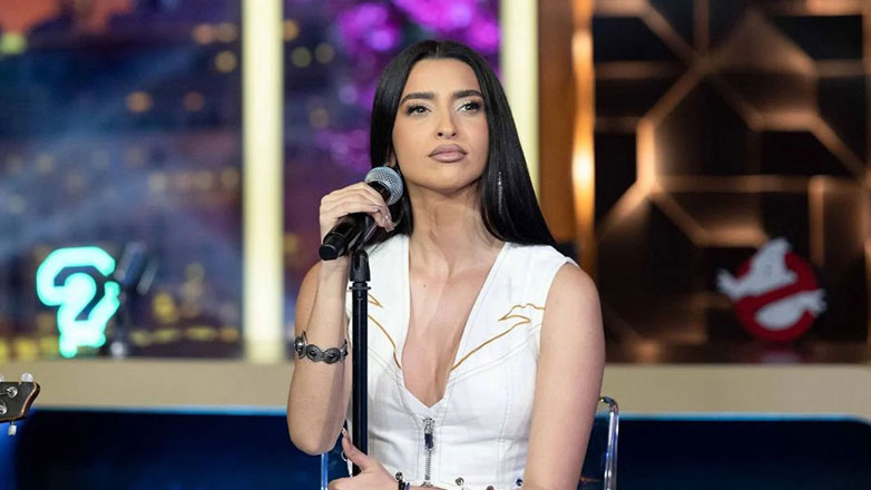 Αναστασία: Έτσι αντιδρά όταν της πετάνε λουλούδια στο πρόσωπο