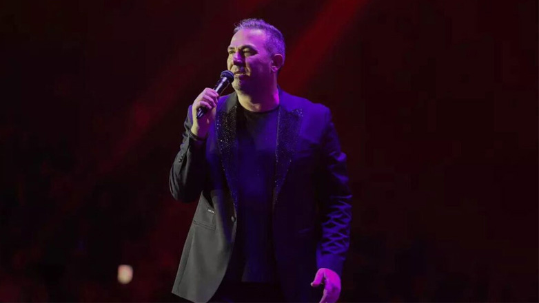 Αντώνης Ρέμος: Ζήτησε συγγνώμη από τους Αλβανούς σε συναυλία του – «Η Ελλάδα σας πλήγωσε»