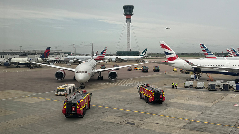 Μπέρμιγχαμ: Συναγερμός στο αεροδρόμιο – Ακυρώθηκαν πτήσεις για «ύποπτο αντικείμενο» σε αεροσκάφος