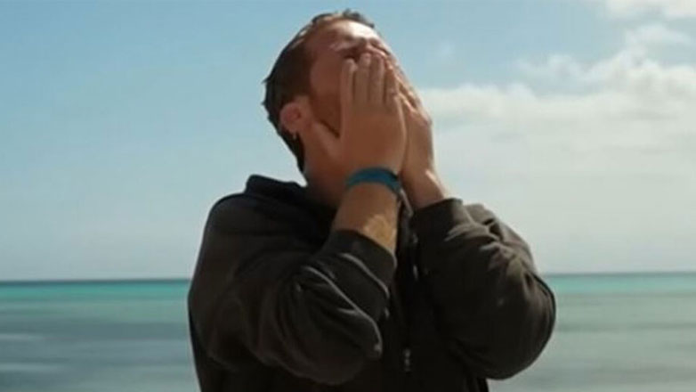 James Καφετζής: Η στιγμή που ενημερώνεται ότι ο πατέρας του ναυάγησε – Αποχωρεί οικειοθελώς από το Survivor;