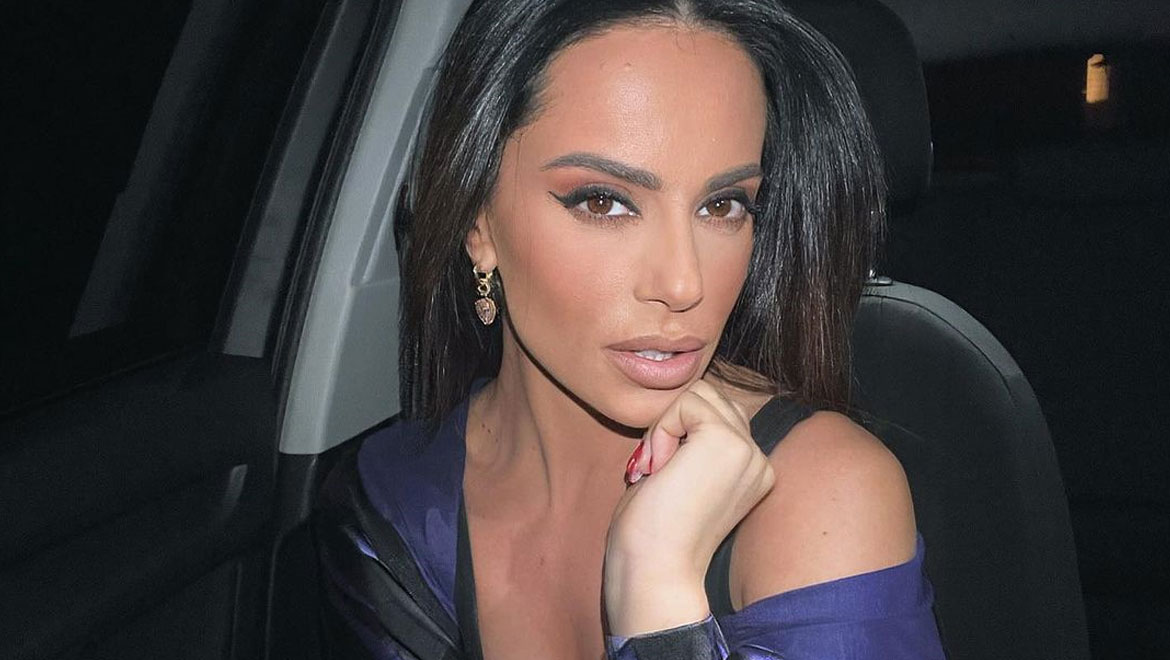 Τροχαίο ατύχημα για τη Μαρία Αντωνά – Το αυτοκίνητό της έπεσε πάνω σε βιτρίνα μαγαζιού