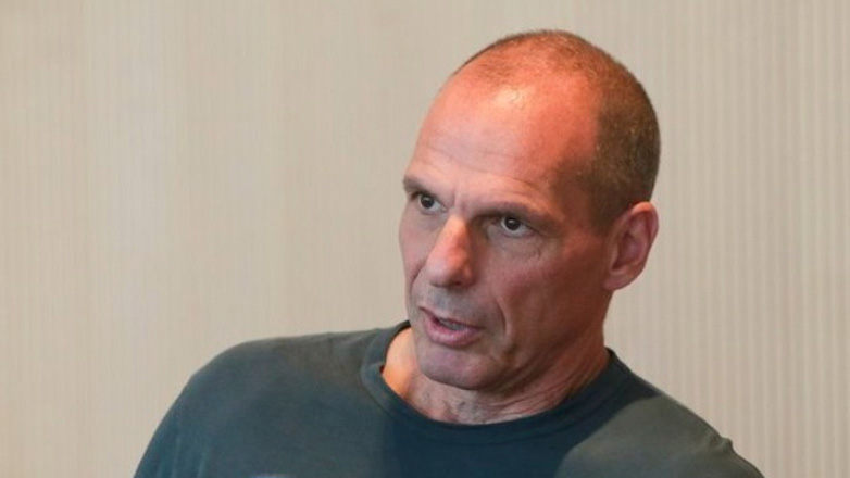 Deutsche Welle: Διχάζει η παρουσία Βαρουφάκη στη Γερμανία