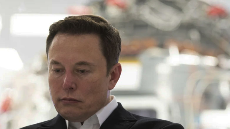 Καταποντίζονται οι μετοχές της Tesla – Απολύει το 10% του προσωπικού της