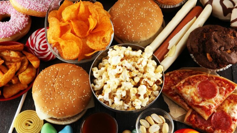 Το πρόχειρο φαγητό νωρίς στη ζωή μπορεί να προκαλέσει μακροπρόθεσμη βλάβη στον εγκέφαλο