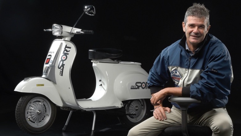 Ο Valerio Boni στο Guinness με μια βέσπα 50 κ.εκ. του 1979