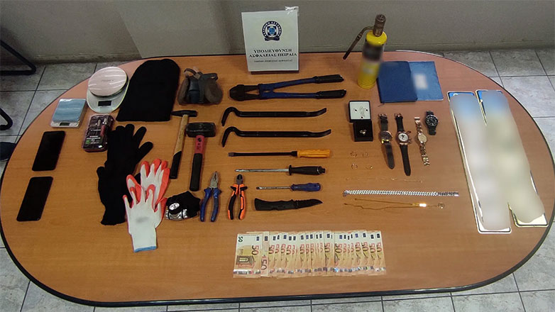 Απίστευτο: Κακοποιοί έκλεψαν αυτοκίνητο από αστυνομικό τμήμα για να «σβήσουν» στοιχεία!