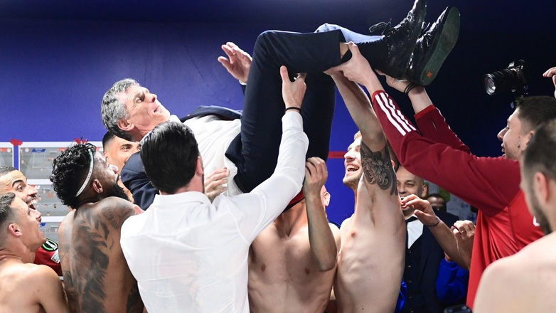 Ολυμπιακός: Το ξέφρενο πάρτι στα αποδυτήρια μετά την ιστορική πρόκριση στην Τουρκία – Οι παίκτες σήκωσαν τον Μεντιλίμπαρ στα χέρια!
