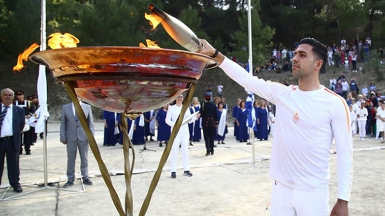 O Μπακασέτας άναψε τον βωμό της Ολυμπιακής φλόγας