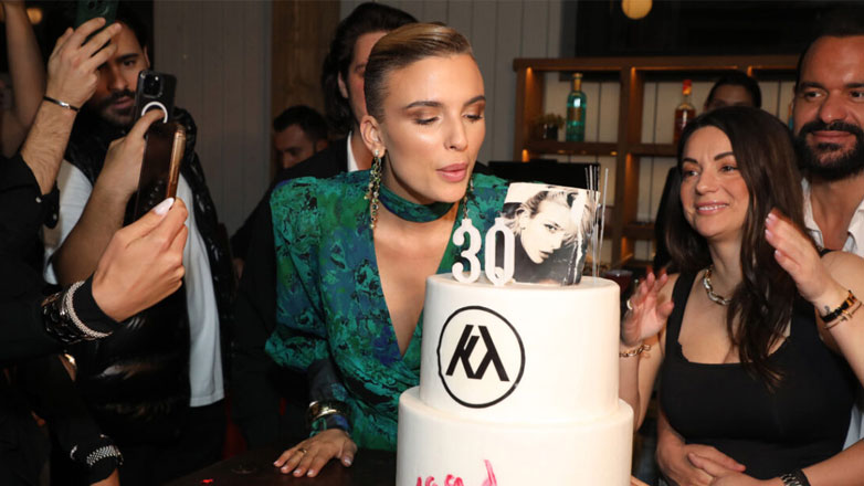 Κατερίνα Λιόλιου: Γιόρτασε τα γενέθλιά της με φίλους και συνεργάτες της – Το λαμπερό πάρτι της τραγουδίστριας