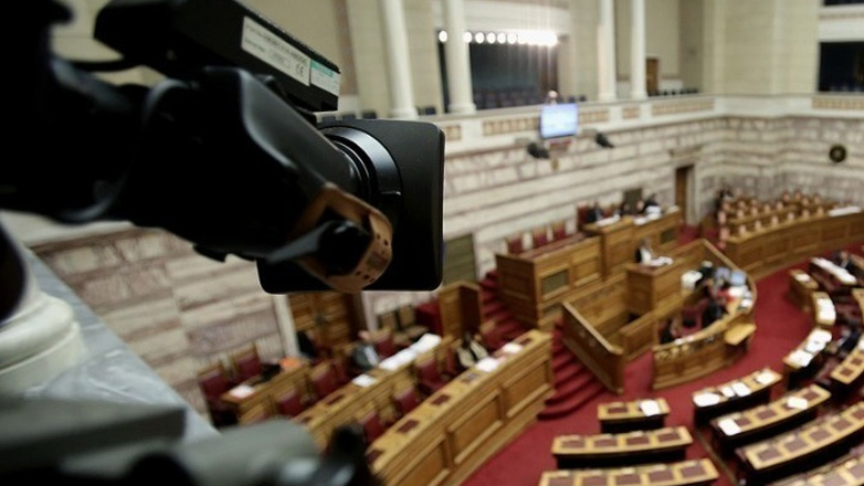 Βουλή: Ψηφίστηκαν ο φορολογικός κώδικας και η τροπολογία για το «καλάθι του νονού»