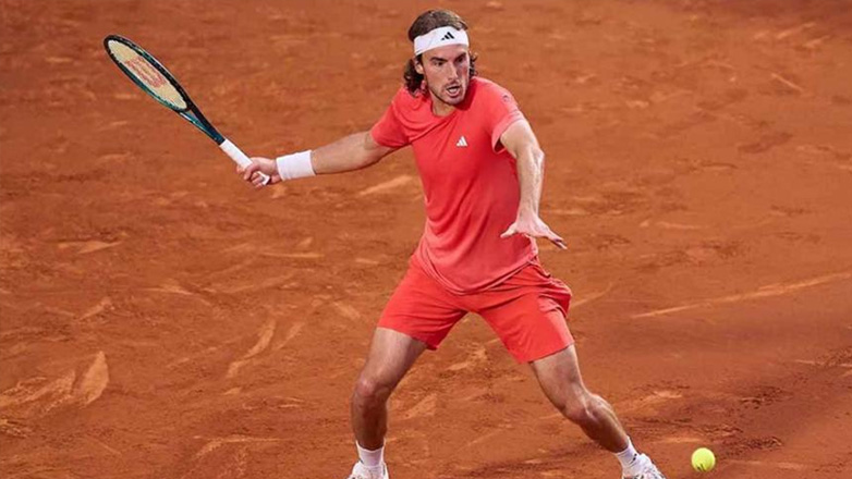 Συνεχίζει ακάθεκτος στο Barcelona Open ο Τσιτσιπάς, 2-0 τον Καρμπάγες-Μπαένα