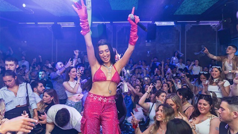 Η Αναστασία έκανε «αμαρτίες» στη Νέα Υόρκη – Το «Μεγάλο Μήλο» κουνήθηκε στους ρυθμούς του «Σιγά Το Πράμα»!