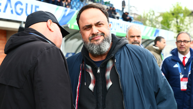 Μαρινάκης στους παίκτες των Νέων του Ολυμπιακού: «Μπορείτε να γράψετε ιστορία τη Δευτέρα»