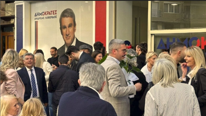 Ο Ανδρέας Λοβέρδος συνομίλησε με πολίτες στα εγκαίνια των γραφείων των «Δημοκρατών»