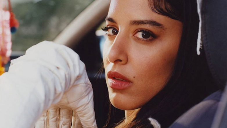 Μαρίνα Σάττι: Συγκινεί με τη live διασκευή του τραγουδιού «Στης Νάουσας το Κάστρο» λίγο πριν την αναχώρηση για τη Eurovision