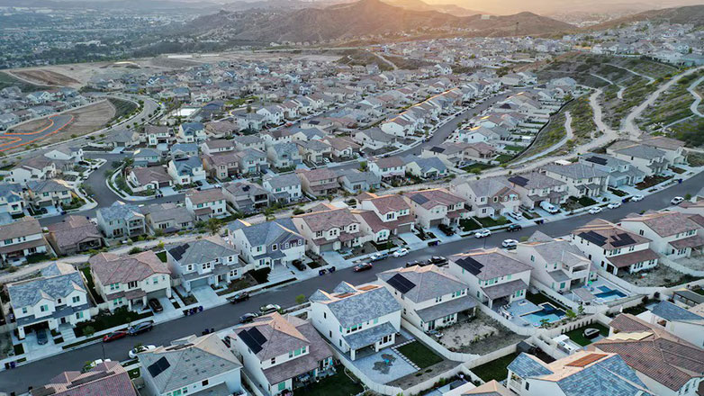 Η Καλιφόρνια έχει τόση ηλιακή ενέργεια που… την πετάει!