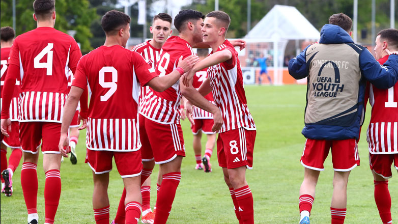 Ο Ολυμπιακός έπαιξε χωρίς τα ονόματα των παικτών στη φανέλα