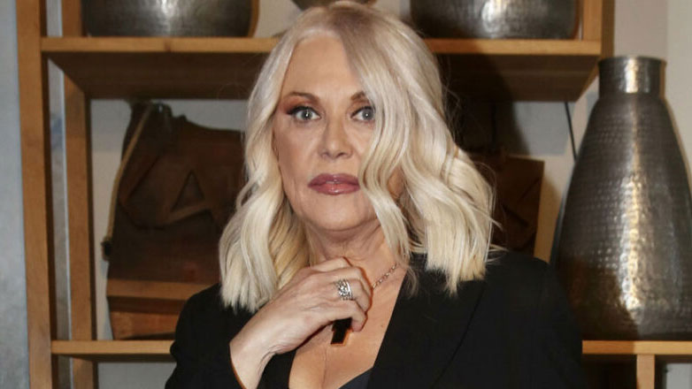 Ρούλα Κορομηλά για την ασθένειά της: «Ντρεπόμουν να κυκλοφορήσω, δεν με αναγνώριζε ούτε η μάνα μου»