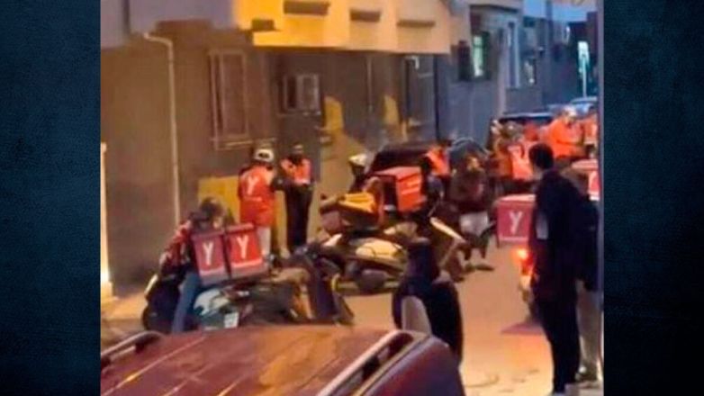 Έστειλε δεκάδες ντελιβεράδες στο σπίτι της πρώην του για να… την εκδικηθεί