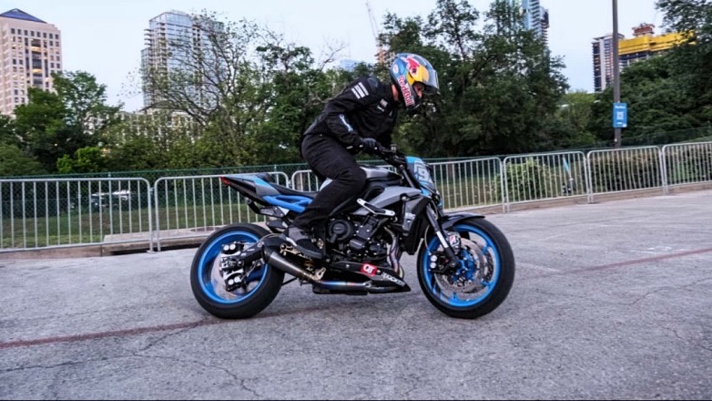 Οι αναβάτες Stunt της Red Bull έχουν πίσω φρένα παρόμοια με Drift Car