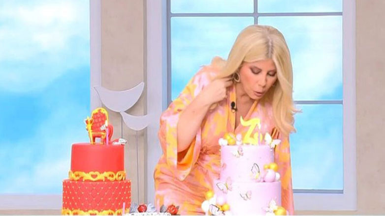 Ζήνα Κουτσελίνη: Πήραν φωτιά τα μαλλιά της όταν έσβηνε τα κεράκια της τούρτας της!