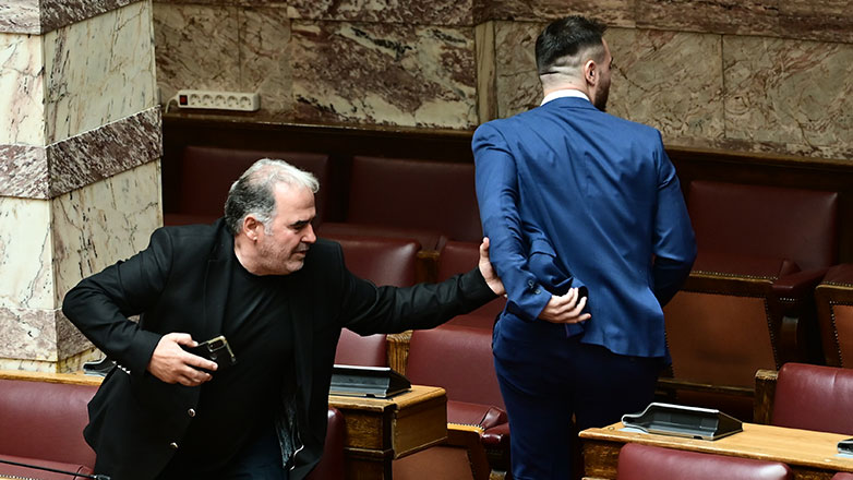 Ξύλο μέσα στη Βουλή