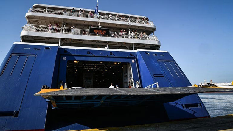 Περισυνελέγη σώα 71χρονη που έπεσε στη θαλάσσια περιοχή της Ε-5 στο λιμάνι του Πειραιά