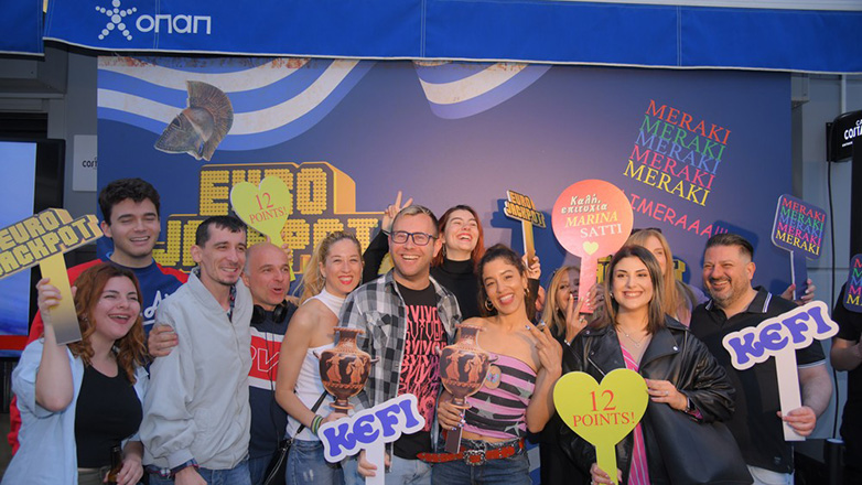 Η Μαρίνα Σάττι σε ρόλο vlogger